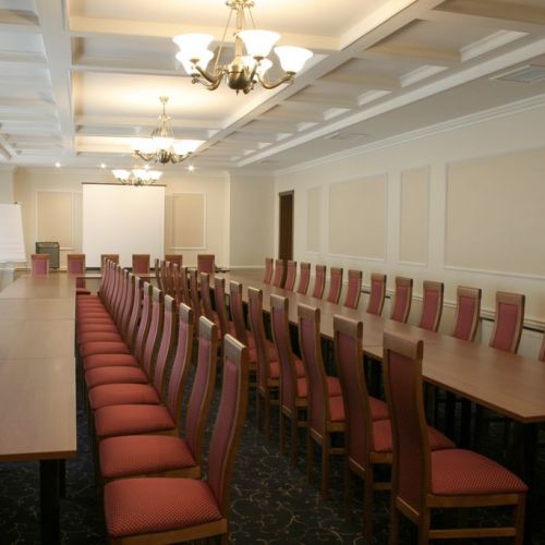 *Сайт компании "Отель Групп" по бронированию "Атлас Парк" отеля